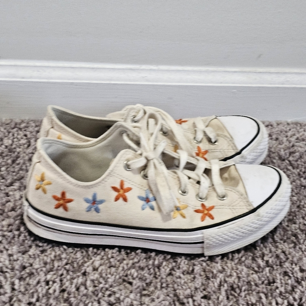 Chuck Taylor All Star Floral Converse Sneakers Size 5